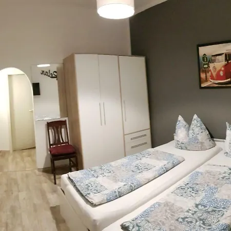Gaestezimmer & Thon בית אירוח *